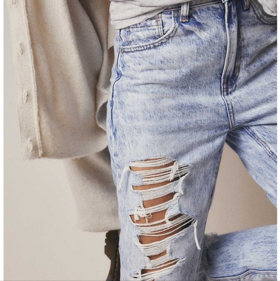 NWOT American Eagle Ripped Mom Jean's Size 4 Reg - Picture 4 of 11